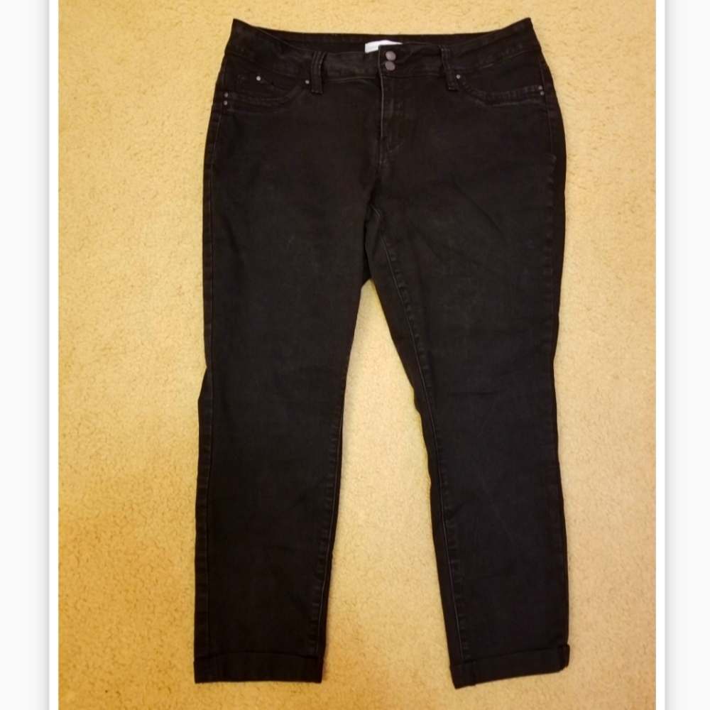 Black Cropped Jeans